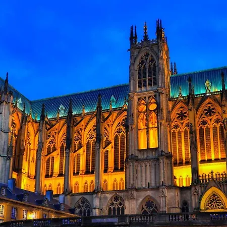 Les Rives Du Canal Parking Prive Gratuit Montigny-les-Metz